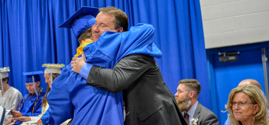 900HDRDustin-Gordon-receives-a-rose-from-a-student-DSC_0134.jpg